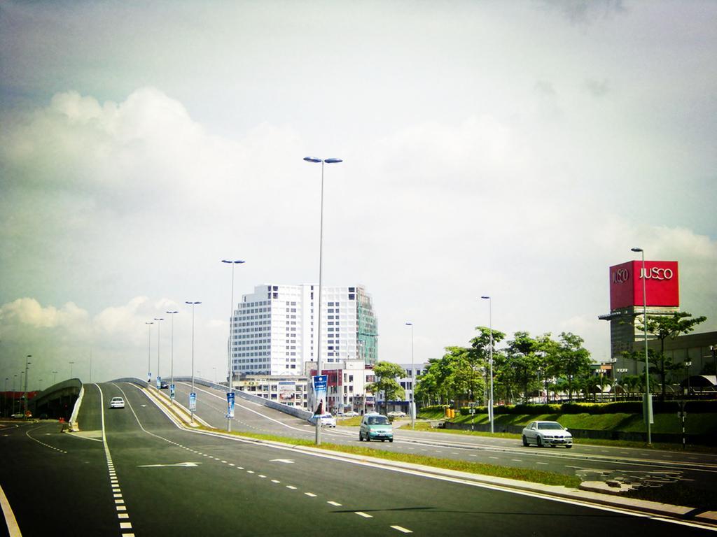 Hotel Time Johor Bahru Esterno foto